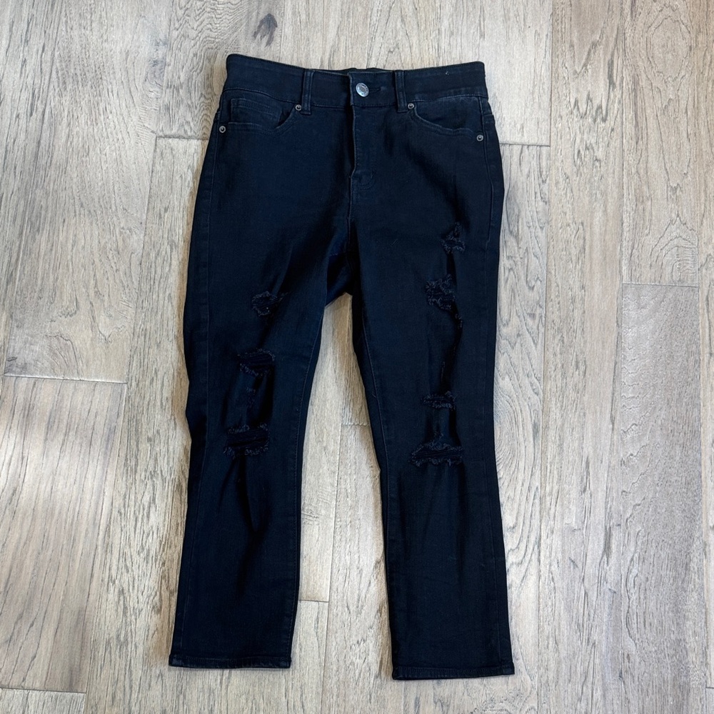 New York & Company Black Distressed Curvy Sculpting Skinny Jeans Size 8